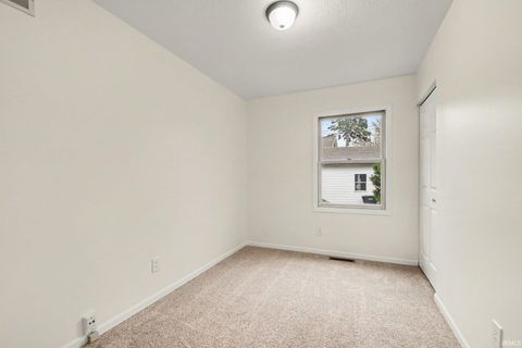 Tiny photo for 329 W 9Th Street, Mishawaka, IN 46544 (MLS # 202611637)