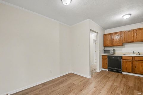 Tiny photo for 329 W 9Th Street, Mishawaka, IN 46544 (MLS # 202611637)