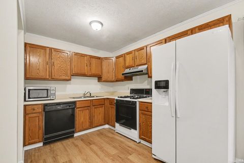 Tiny photo for 329 W 9Th Street, Mishawaka, IN 46544 (MLS # 202611637)