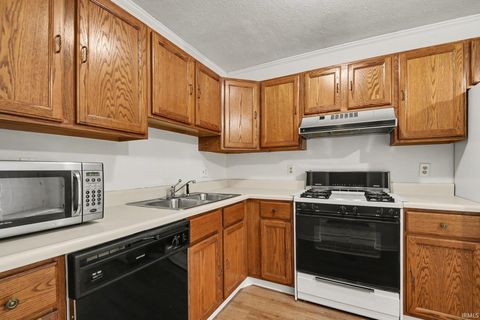 Tiny photo for 329 W 9Th Street, Mishawaka, IN 46544 (MLS # 202611637)