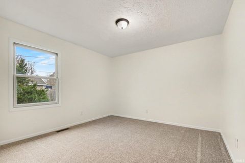 Tiny photo for 329 W 9Th Street, Mishawaka, IN 46544 (MLS # 202611637)