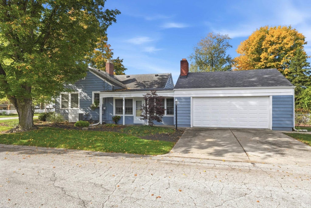 Photo of 716 E. 3rd Street, Auburn, IN 46706 (MLS # 202642868)