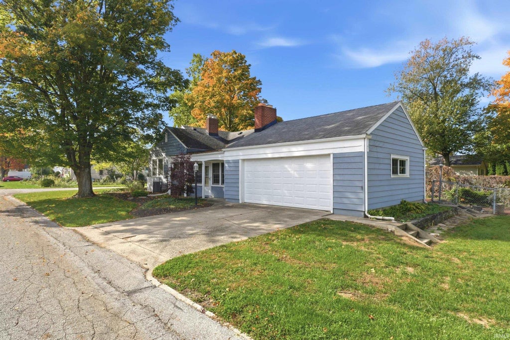 Photo of 716 E. 3rd Street, Auburn, IN 46706 (MLS # 202642868)