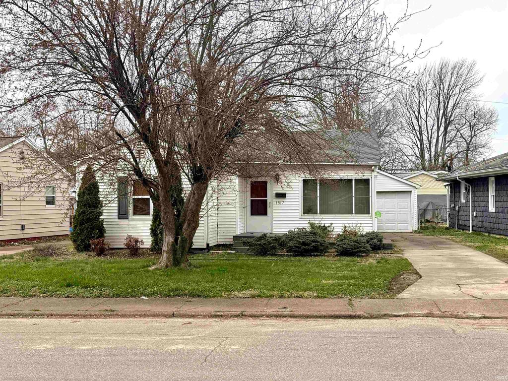Photo of 1517 S Saint James Boulevard, Evansville, IN 47714 (MLS # 202608339)