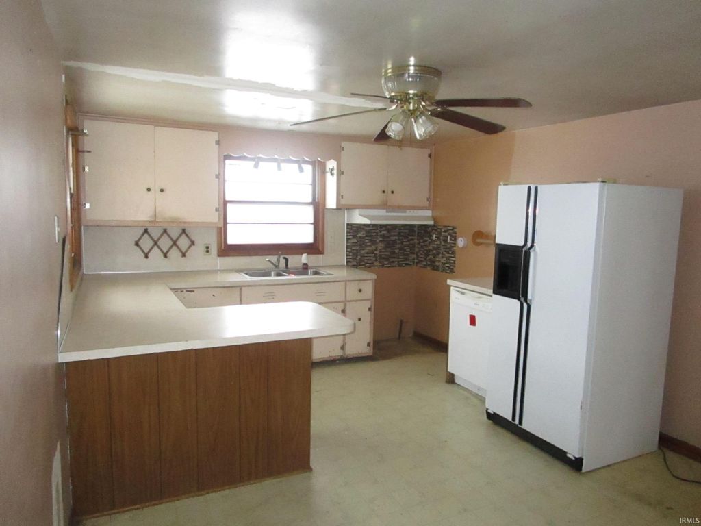 Photo of 729 Dowling Street, Kendallville, IN 46755 (MLS # 202549945)