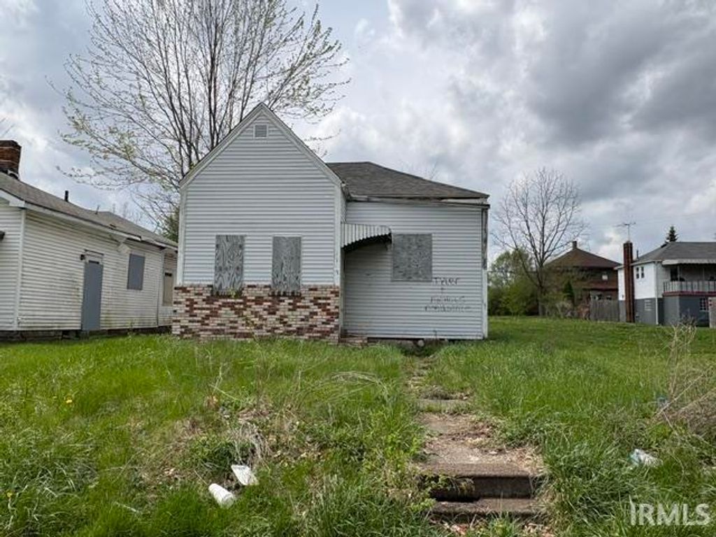 Photo of 2107 S Jefferson Street, Muncie, IN 47302 (MLS # 202618600)