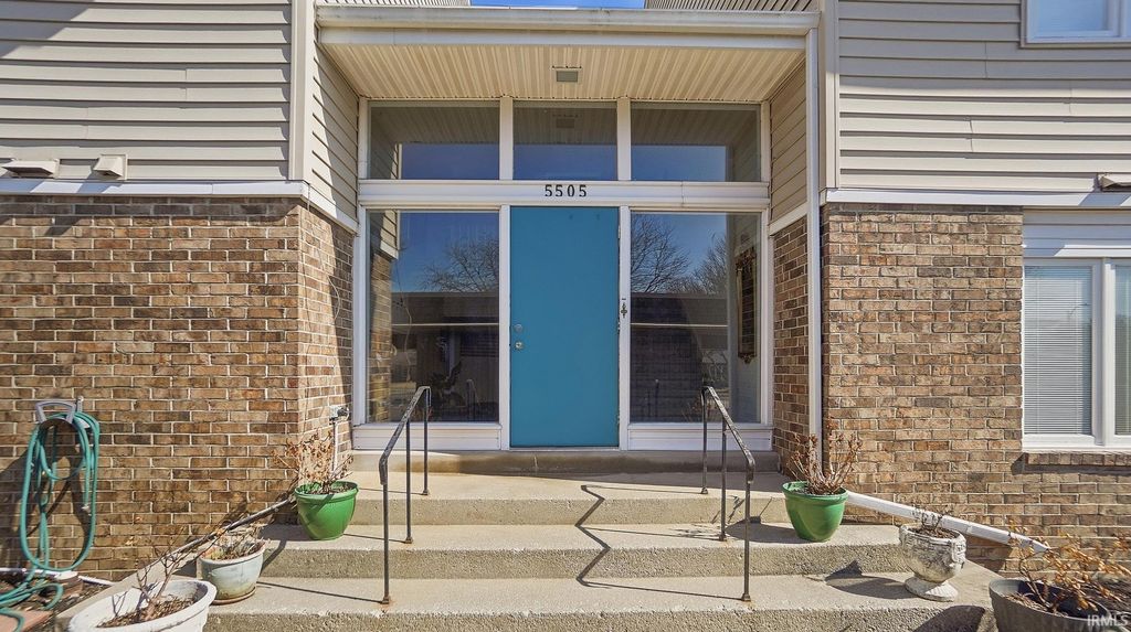 Photo of 5505 S Wayne Avenue #C, Fort Wayne, IN 46807 (MLS # 202608708)