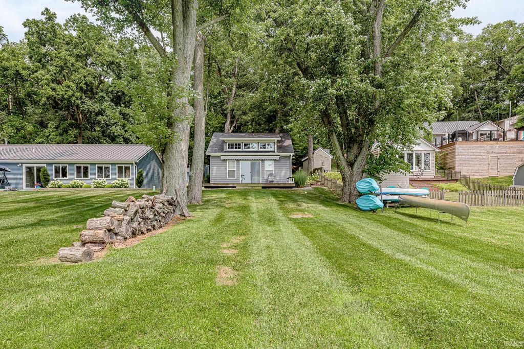Photo of 5367 W Diamond Lake Road, Wawaka, IN 46794 (MLS # 202630348)
