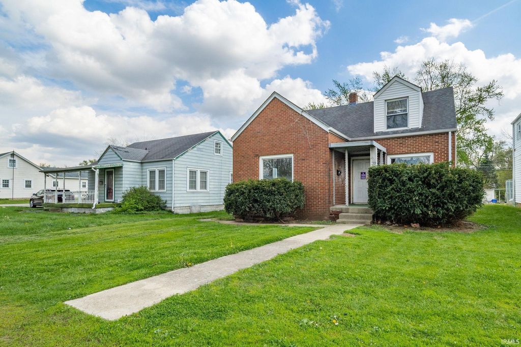 Photo of 239 W 38Th Street, Anderson, IN 46013 (MLS # 202617366)