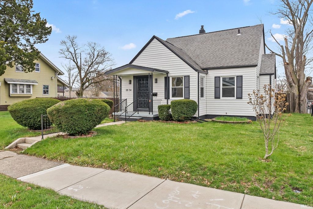 Photo of 2934 Holton Avenue, Fort Wayne, IN 46806 (MLS # 202610830)