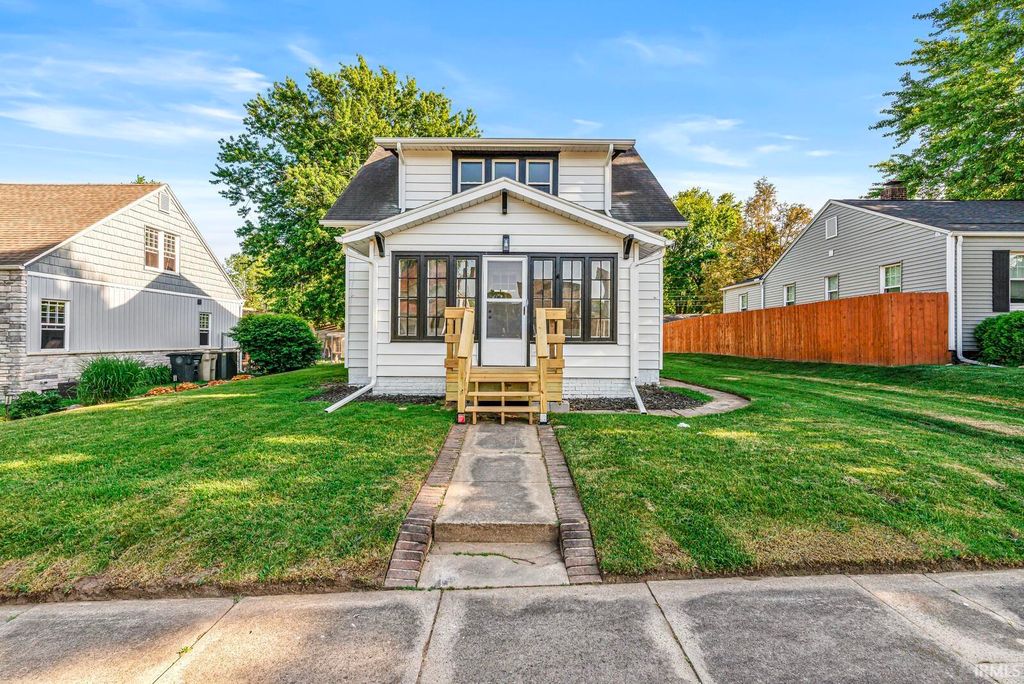 Photo of 306 E Oakside Street, South Bend, IN 46614 (MLS # 202620834)