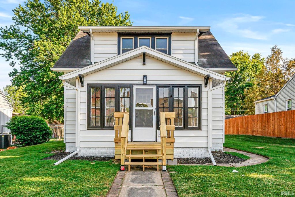 Photo of 306 E Oakside Street, South Bend, IN 46614 (MLS # 202620834)