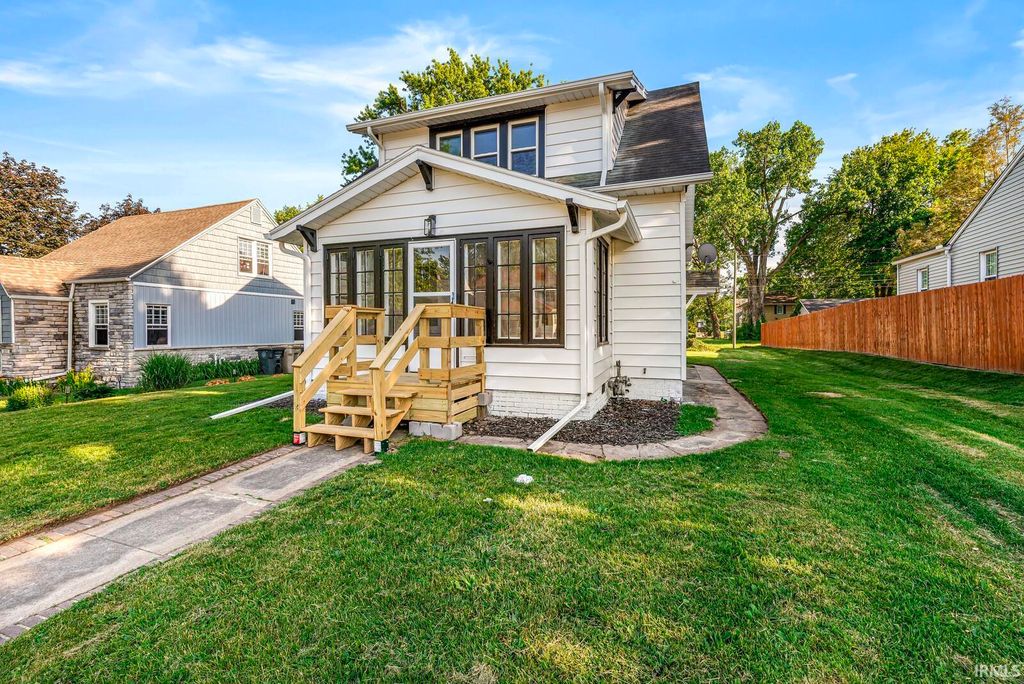 Photo of 306 E Oakside Street, South Bend, IN 46614 (MLS # 202620834)