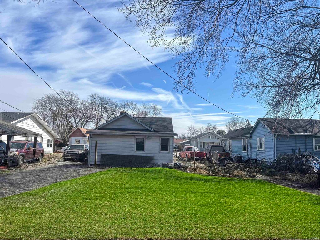 Photo of 2011 S New York Avenue, Evansville, IN 47714 (MLS # 202607592)