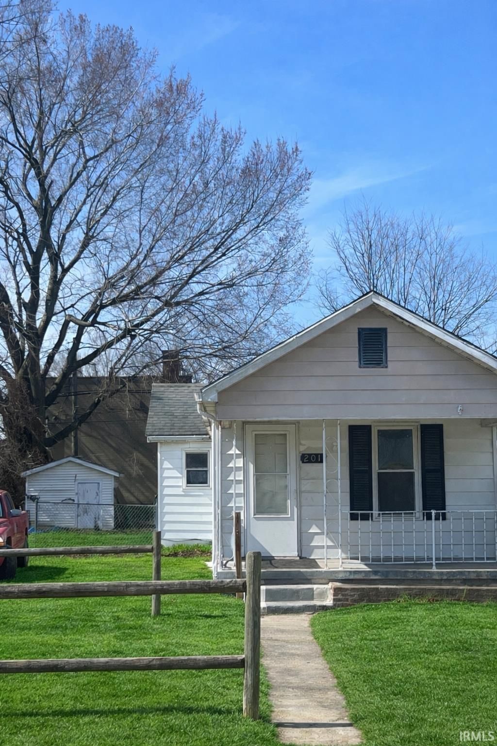 Photo of 2011 S New York Avenue, Evansville, IN 47714 (MLS # 202607592)
