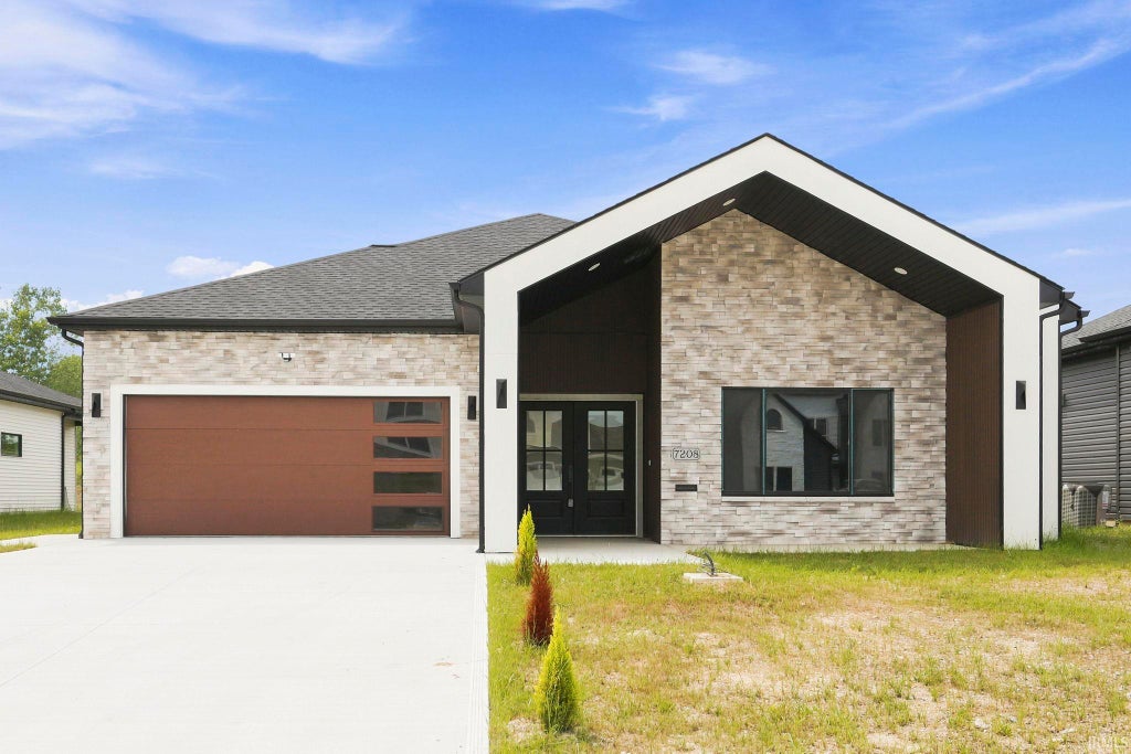 Photo of 7208 Starks Boulevard, Fort Wayne, IN 46816 (MLS # 202629329)