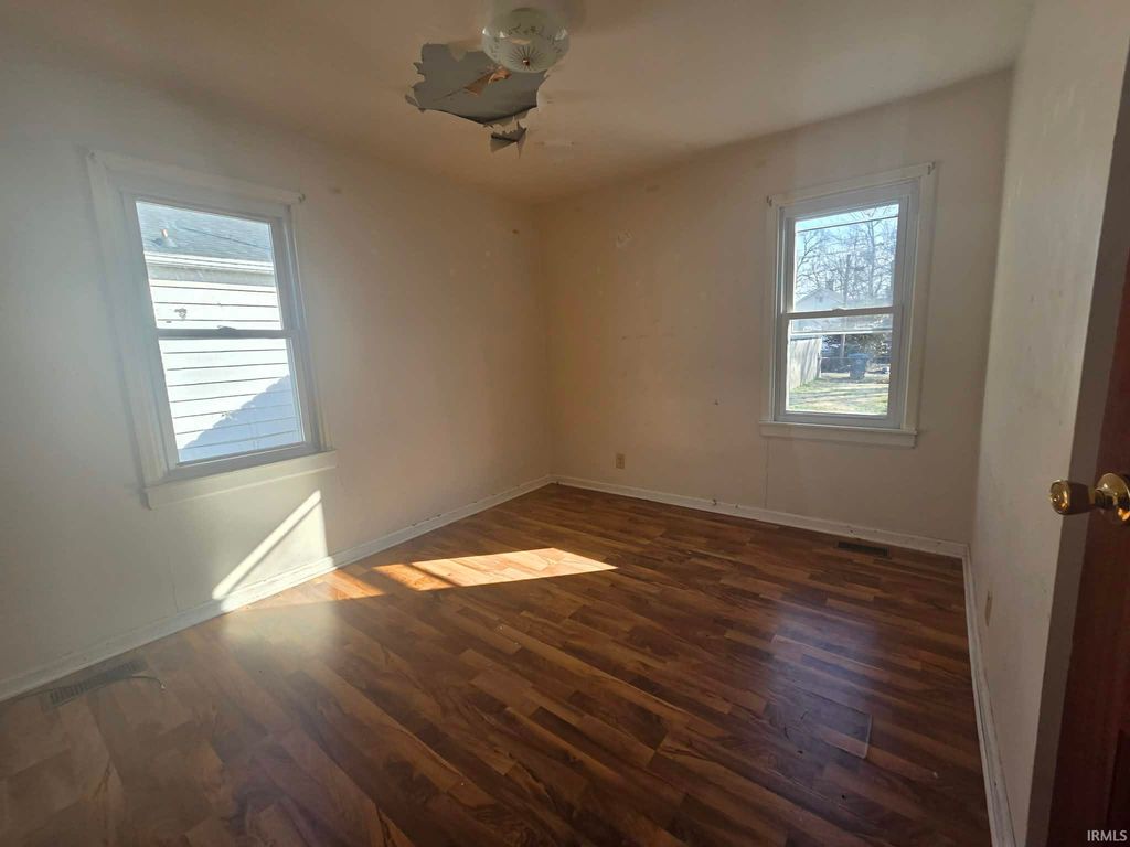 Photo of 1505 Jackson Avenue, Evansville, IN 47714 (MLS # 202604442)