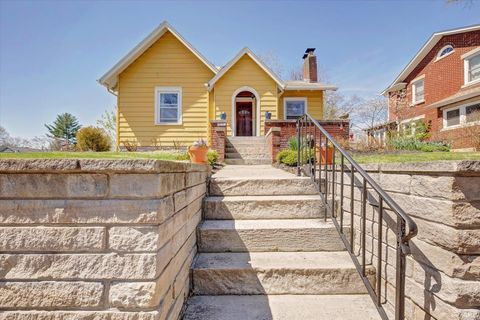 Photo of 824 S Park Avenue, Bloomington, IN 47401 (MLS # 202610719)