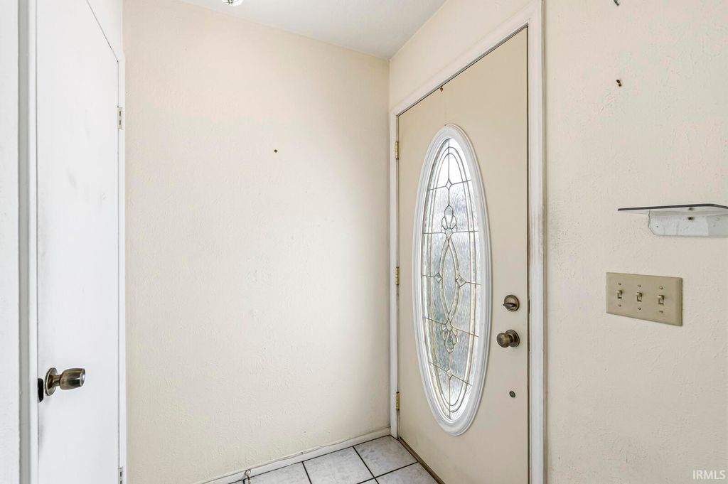 Photo of 1831 Kenilworth Drive, Elkhart, IN 46514 (MLS # 202603337)