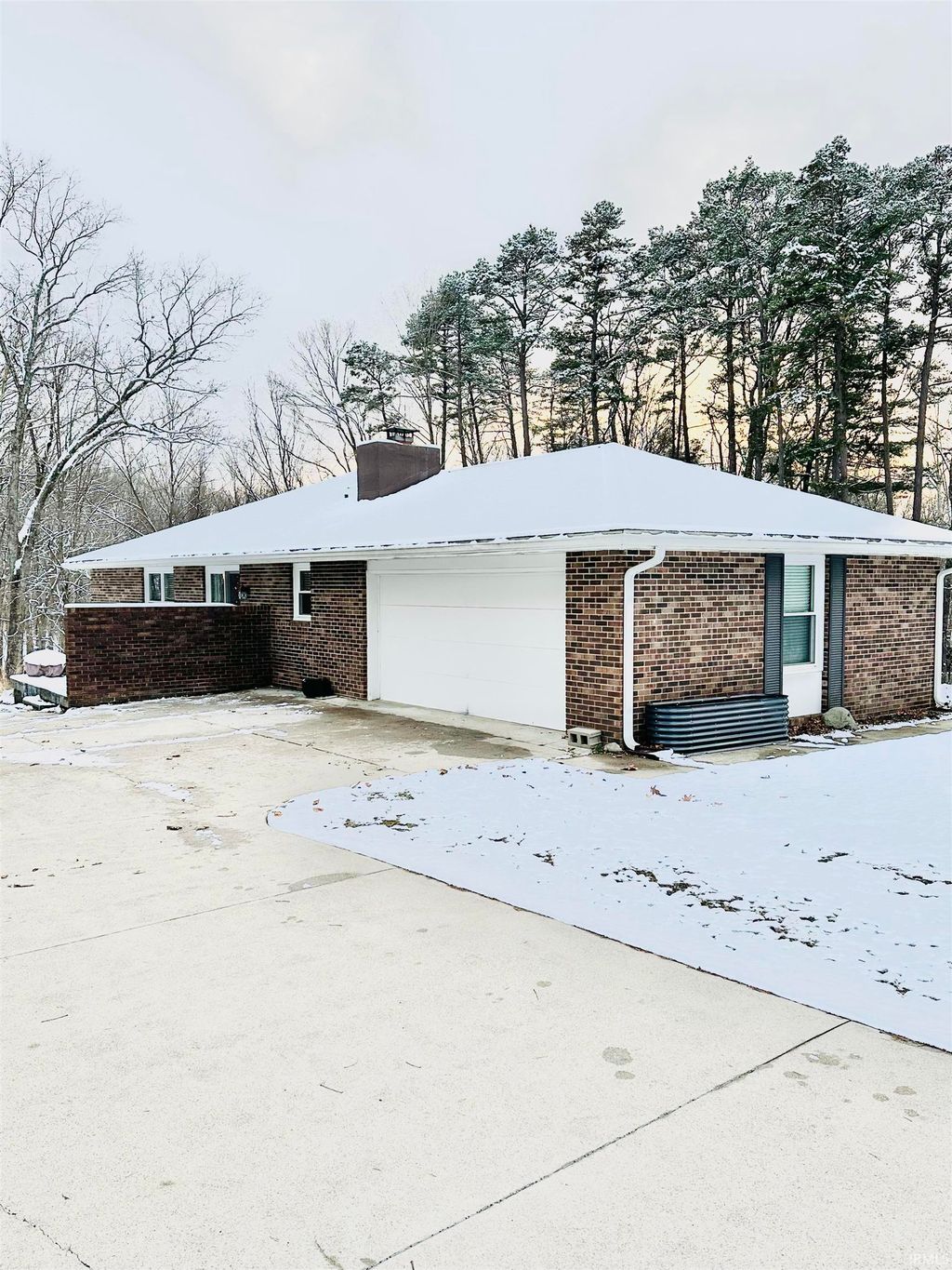 Photo of 306 shandell Drive, Bedford, IN 47421 (MLS # 202547970)