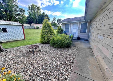 Tiny photo for 1125 W Broadway Street, Loogootee, IN 47553 (MLS # 202622409)