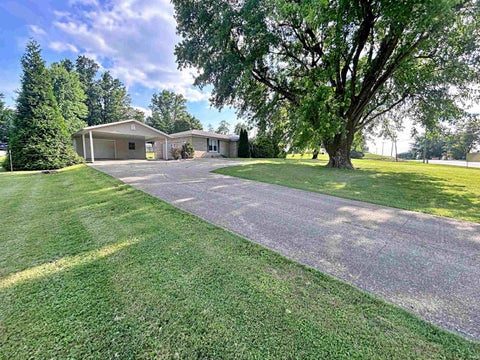 Tiny photo for 1125 W Broadway Street, Loogootee, IN 47553 (MLS # 202622409)