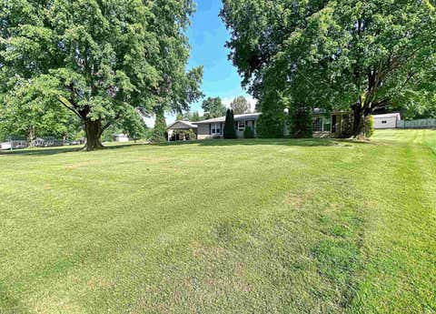 Tiny photo for 1125 W Broadway Street, Loogootee, IN 47553 (MLS # 202622409)