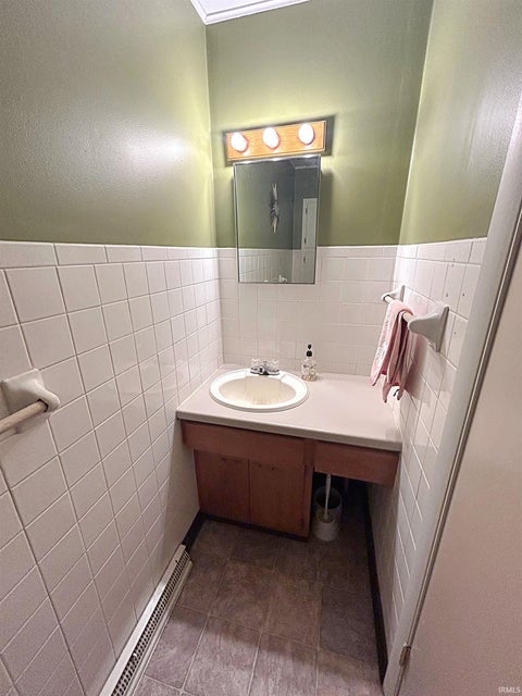Tiny photo for 1125 W Broadway Street, Loogootee, IN 47553 (MLS # 202622409)