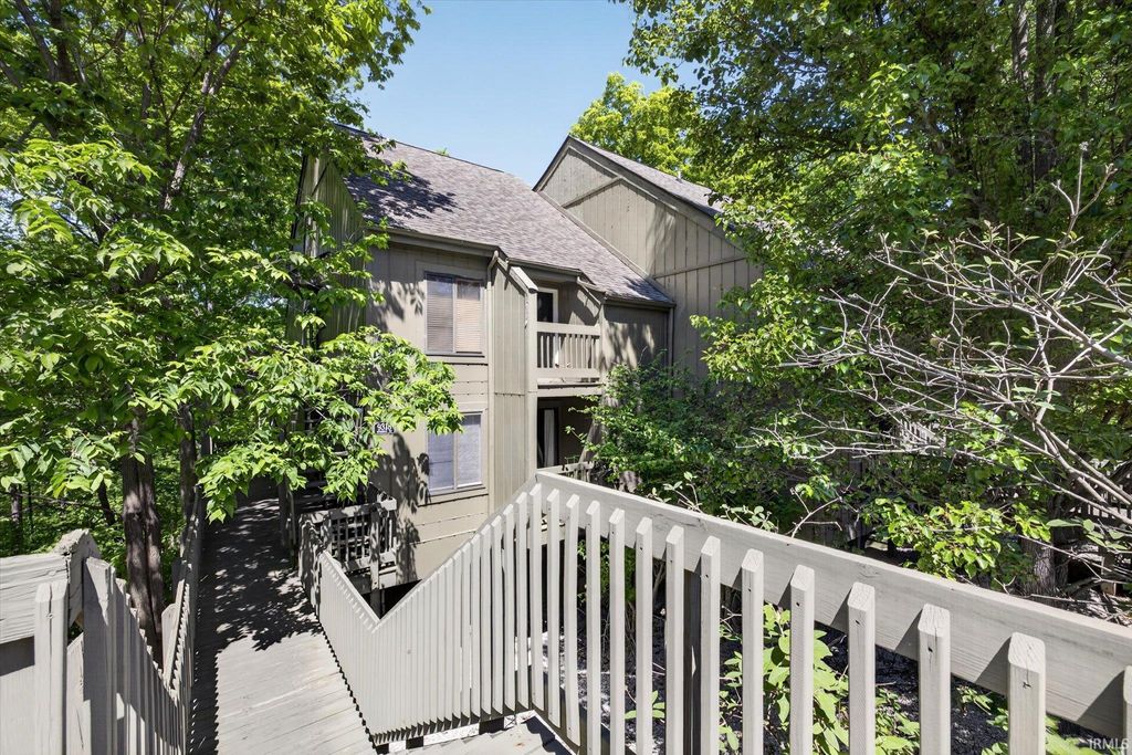 Photo of 9318 S Lake Ridge Drive #57, Bloomington, IN 47401 (MLS # 202617957)