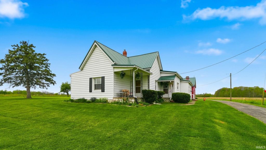 Photo of 1350 N Warren Road, Huntington, IN 46750 (MLS # 202615564)