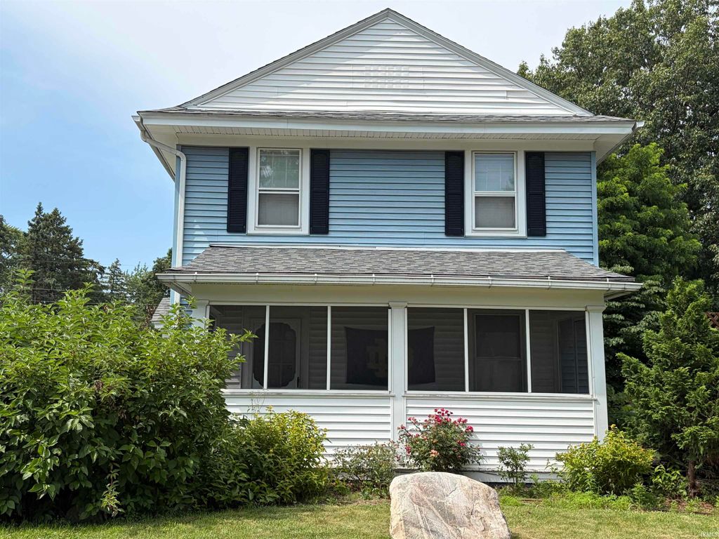 Photo of 302 Walsh Street, South Bend, IN 46617 (MLS # 202626558)