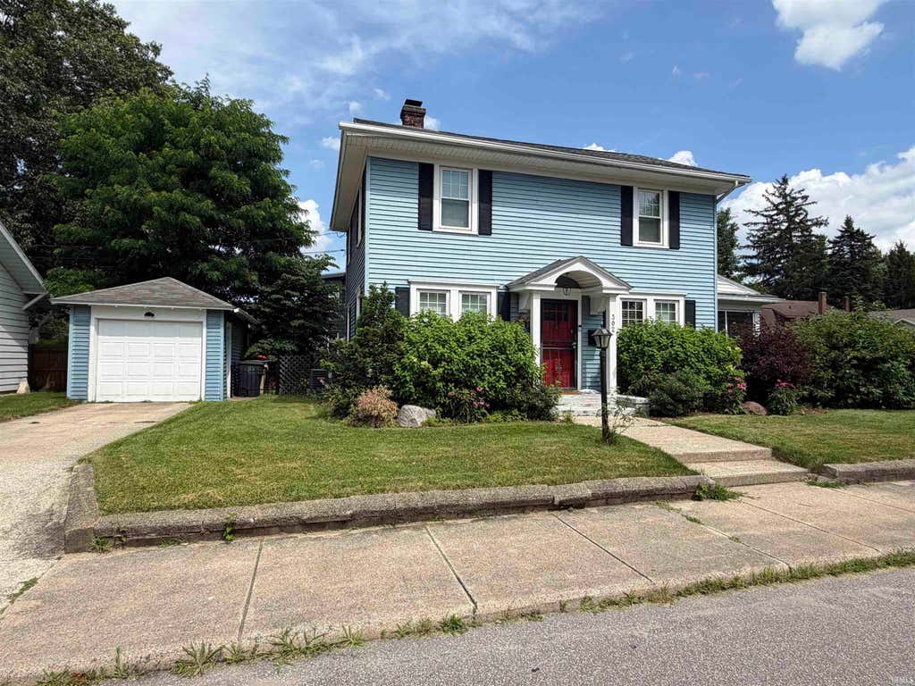 Photo of 302 Walsh Street, South Bend, IN 46617 (MLS # 202626558)