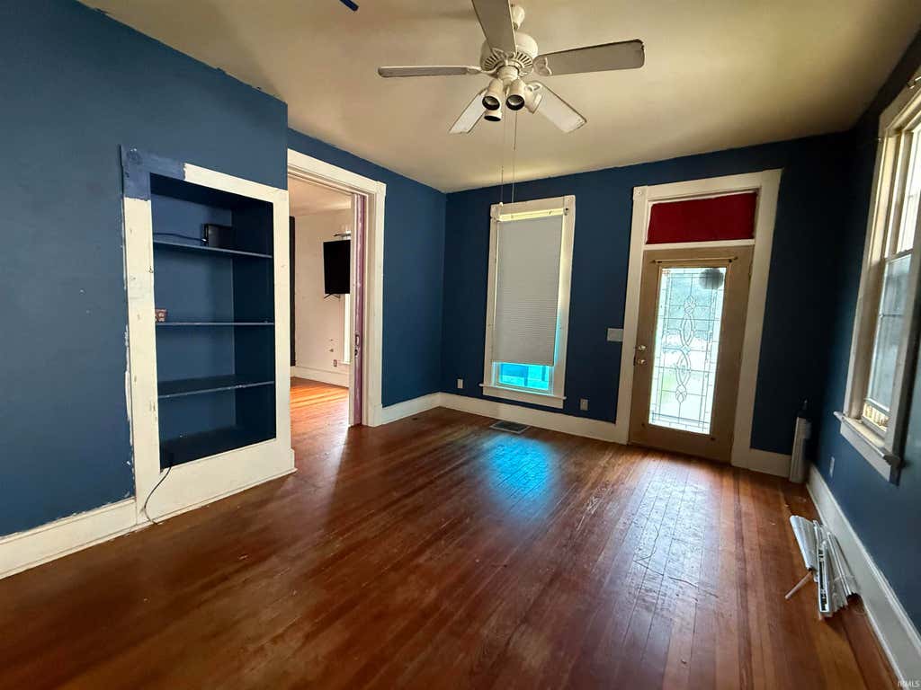 Photo of 1318 Fountain Avenue, Evansville, IN 47710 (MLS # 202624666)