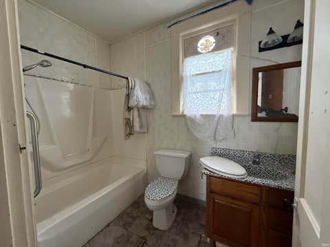 Tiny photo for 1318 Fountain Avenue, Evansville, IN 47710 (MLS # 202624666)