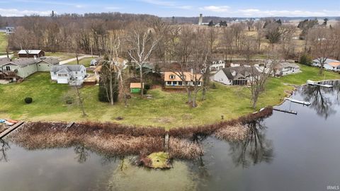 Photo of 321 E Morsches Road, Columbia City, IN 46725 (MLS # 202609713)