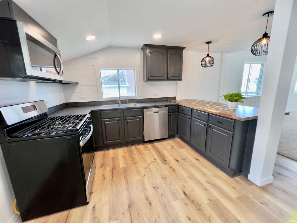 Photo of 806 N Harrison Street, Syracuse, IN 46567 (MLS # 202614326)