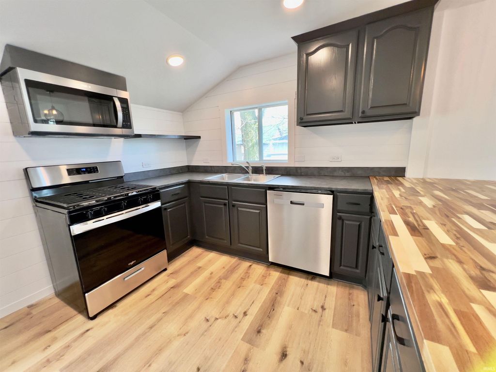 Photo of 806 N Harrison Street, Syracuse, IN 46567 (MLS # 202614326)