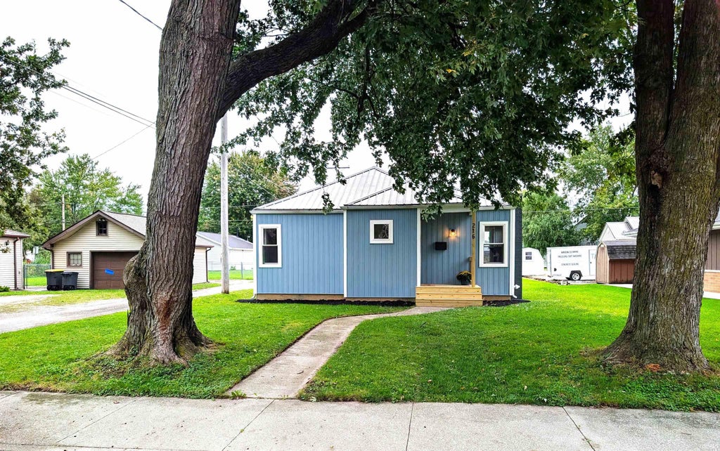 Photo of 216 N 9Th Street, Decatur, IN 46733 (MLS # 202639336)