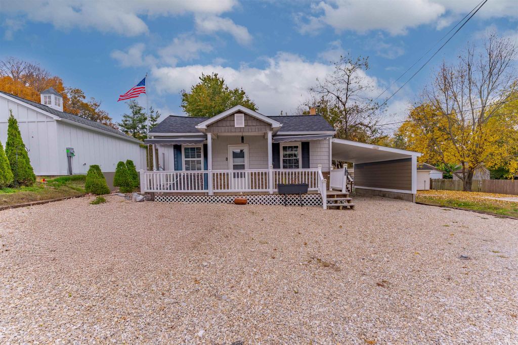 Photo of 405 Middle Street, Newburgh, IN 47630 (MLS # 202545438)