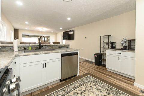 Tiny photo for 1105 E Markland Avenue, Kokomo, IN 46901 (MLS # 202630165)