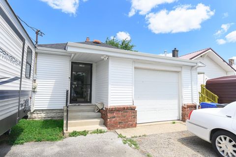 Tiny photo for 1105 E Markland Avenue, Kokomo, IN 46901 (MLS # 202630165)