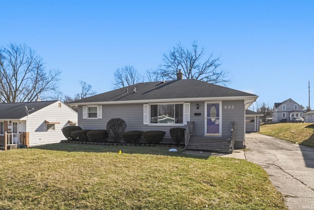 Photo of 633 Elmer Ave Ave, Fort Wayne, IN 46808 (MLS # 202605480)