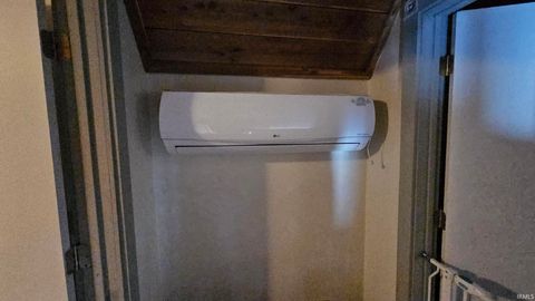 Tiny photo for 3354 E Ore Branch Road, Bloomfield, IN 47424 (MLS # 202603197)