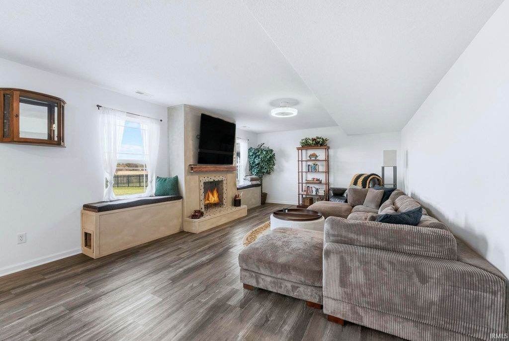 Photo of 11592 Slade Court, Fort Wayne, IN 46818 (MLS # 202547456)