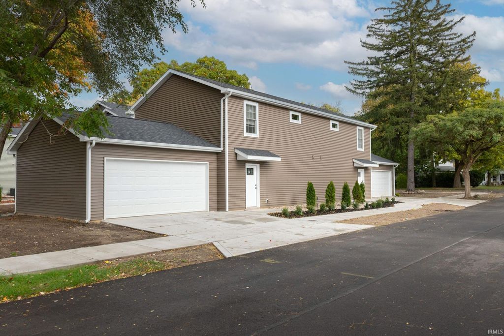 Photo of 1105 Edwardsburg Ave, Elkhart, IN 46514 (MLS # 202601416)