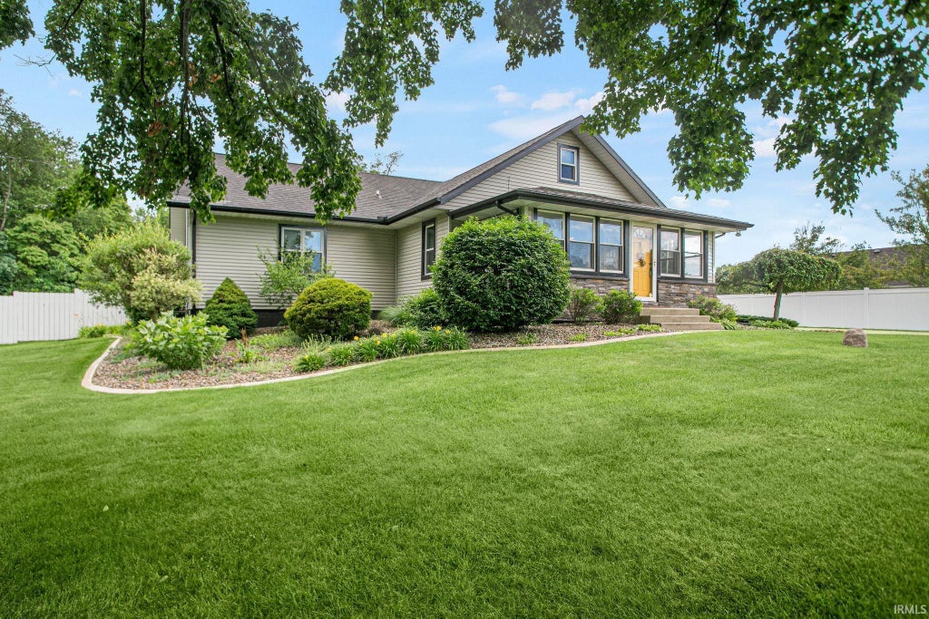 Photo of 18342 State Line Road, South Bend, IN 46637 (MLS # 202624052)