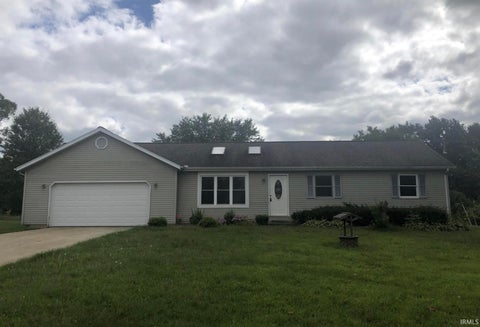 Photo of 24320 Lynn Drive, Elkhart, IN 46517 (MLS # 202637780)
