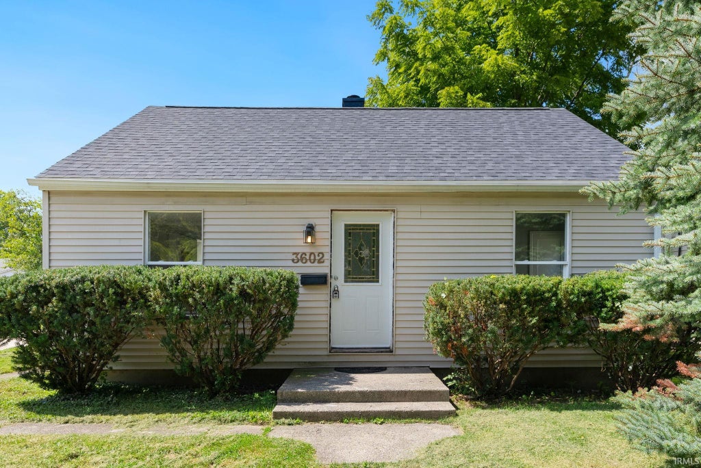 Photo of 3602 Plaza Drive, Fort Wayne, IN 46806 (MLS # 202635451)