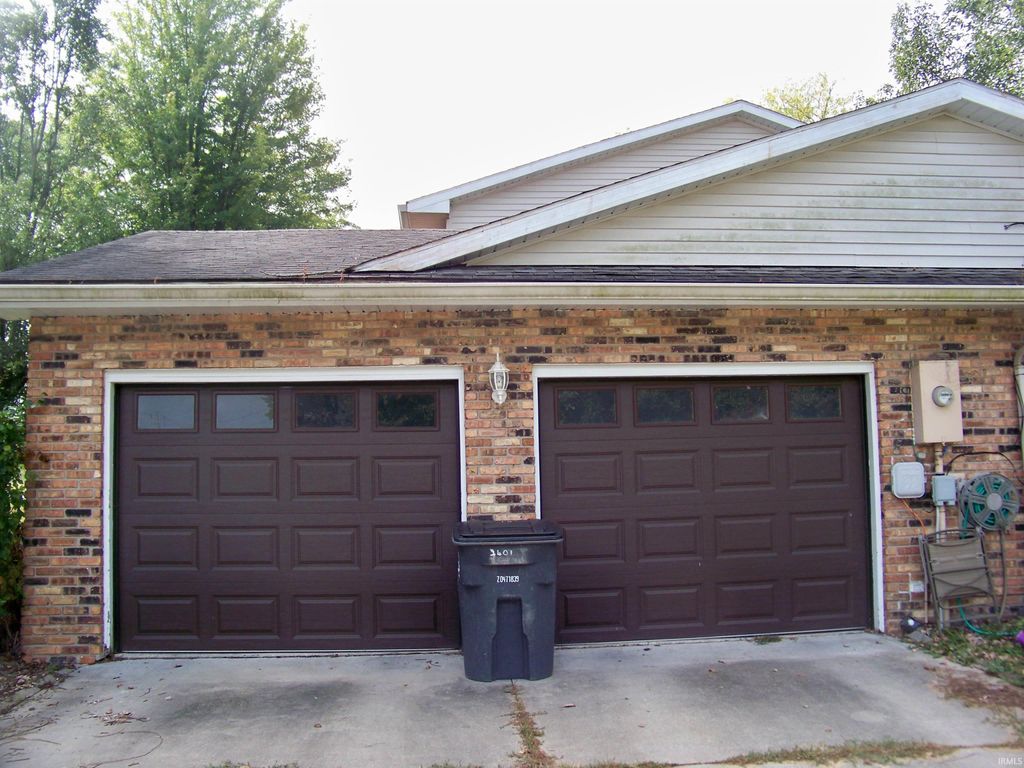 Photo of 2401 Greentree Lane, Kokomo, IN 46902 (MLS # 202539998)