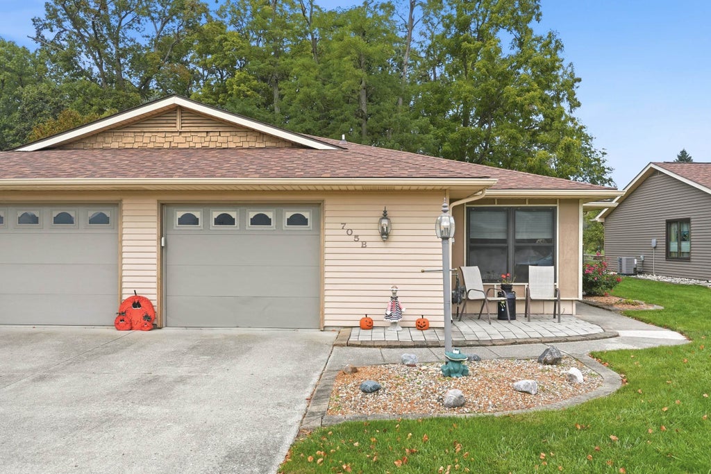 Photo of 705 B Arcadia Court, Kendallville, IN 46755 (MLS # 202642255)